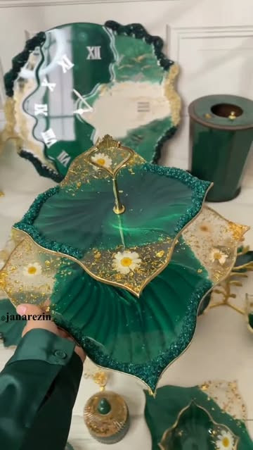 شیرینی خوری دو طبقه رزینی جهیزیه عروس با طرح سفارشی